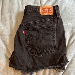 Levi’s 501 black destroyed wash short size 30